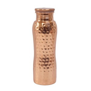  Butelka z młotkowanej miedzi na wodę Hammered Curve 600 ml - Forrest and Love 