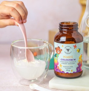 Colostrum z mleczkiem pszczelim, cynkiem i bananem Miodziś proszek 61 g - Manufaktura Rodziny Sadowskich