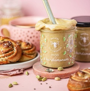 Miód z kardamonem 430 g - Pasieki Rodziny Sadowskich