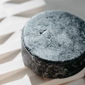 Szampon w kostce miodowo-węglowy 70 g - Miodowa Mydlarnia